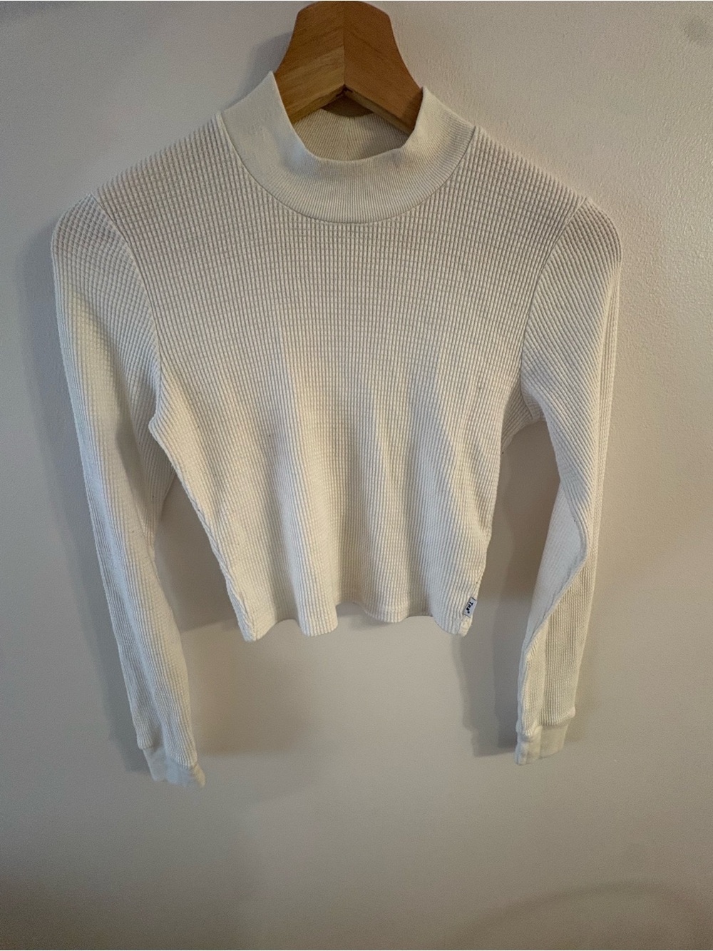 Aritzia Tna waffle-knit mock-neck cropped thermal shirt